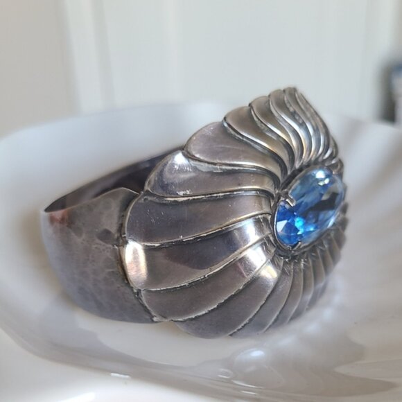 Vintage Hammered Metal Silver Huge Chunky Blue Oval Crystal Bangle Bracelet - Picture 2 of 10